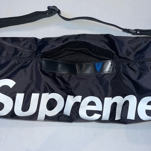 Supreme black handwarmer OS - Picture 2 of 3